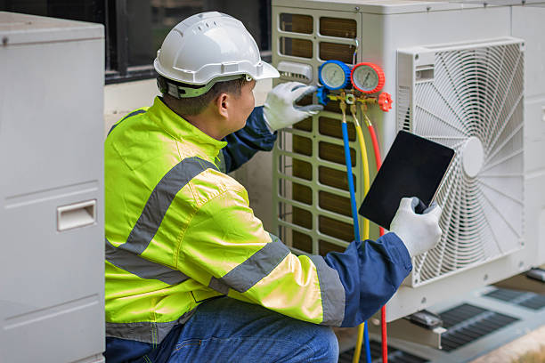 Professional Ac Installation technician working in Alamo, TX